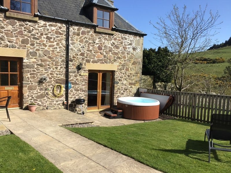 The Old Cart House with outdoor hot tub and countryside views