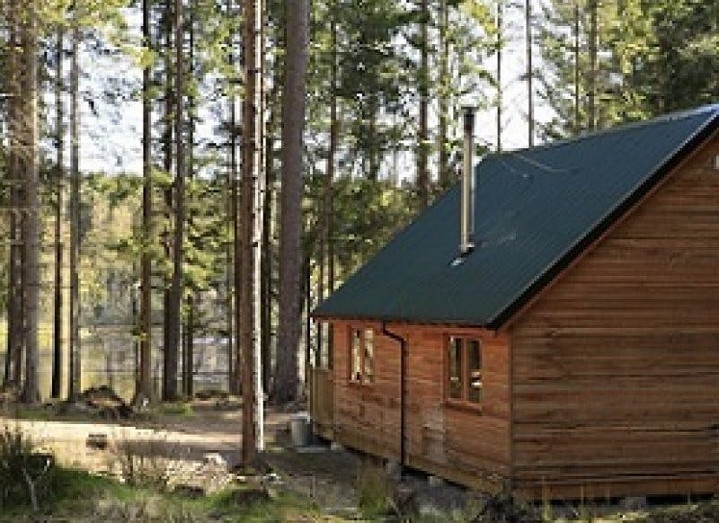 Osprey lodge with loch side view at Cairngorm Lodges