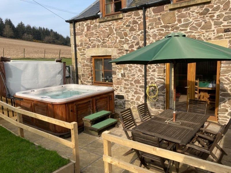 Horse Mill Cottage patio with private hot tub