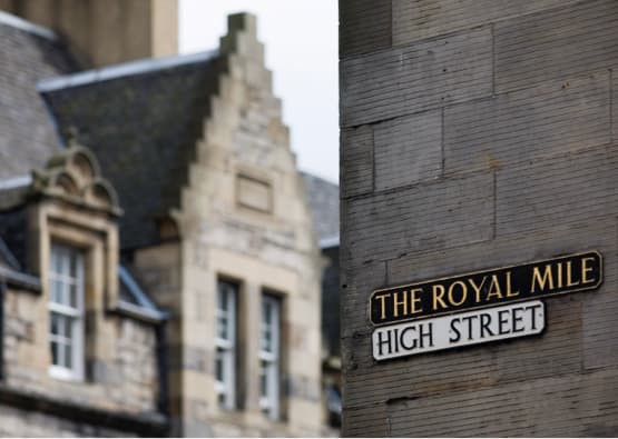 sign for the royal mile in edinburgh city centre