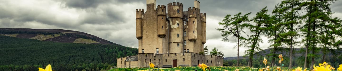 wide angle of braemar castle