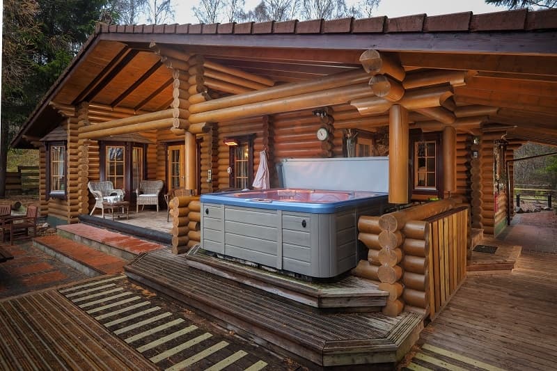 Hot tub and deck area at Beaver Creek Lodge.