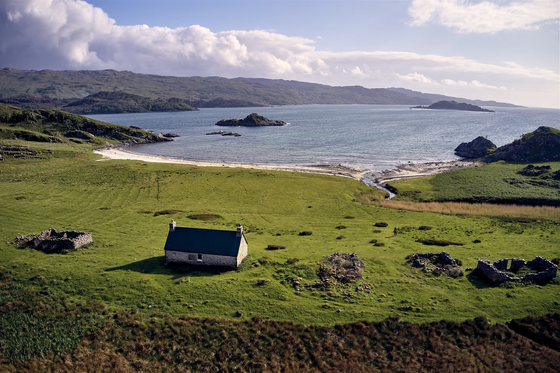 Bothy with the ruins of Peanmeanach village to either side.