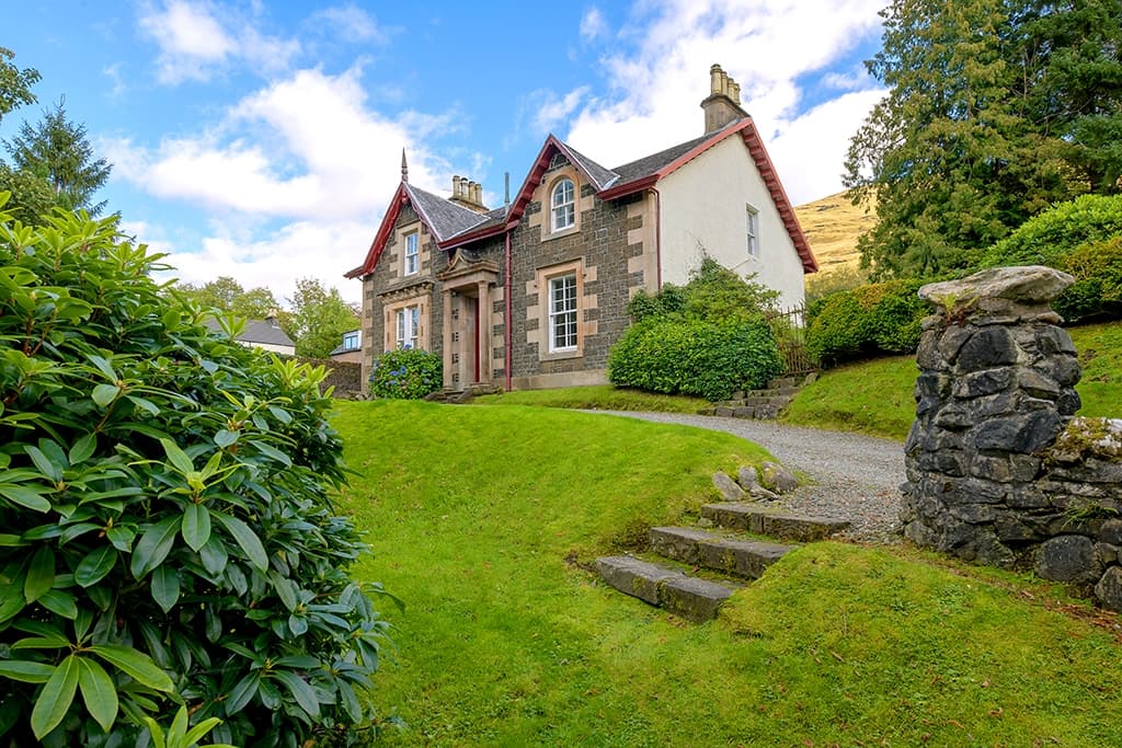 Exterior view of Mansefield House, Arrochar